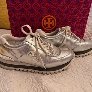 Tory Burch Sawtooth Logo Sneaker 6.5